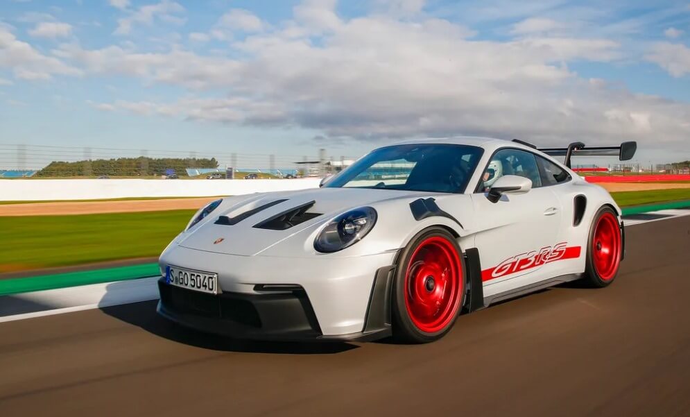 New 2025 Porsche 911 GT3 RS Review and Specs